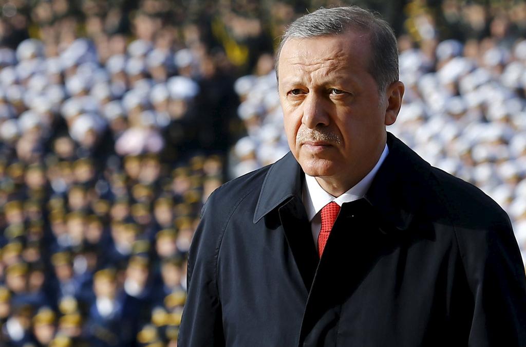 Presidente da Turquia, Tayyip Erdogan, teve de intervir para o cartola do Trabzonspor libertar trio de arbitragem. | UMIT BEKTAS/REUTERS