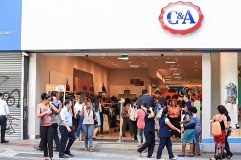 Ano difícil força marcas a fecharem lojas A C&A encerrou as atividades de duas lojas , uma em São Paulo e outra em Porto Alegre | Reprodução/Facebook