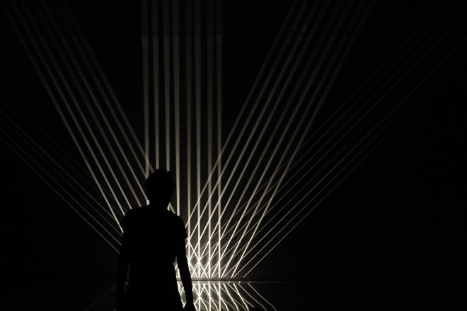 “Lumière Alternée”.outra obra do argentino Julio Le Parc, que é o artista homenageado desta bienal. | Aniele Nascimento/Gazeta do Povo