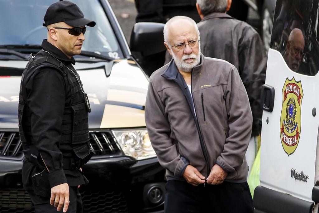 Alexandrino Alencar, em foto durante sua transferência para o CMP. | Brunno Covello/Gazeta do Povo