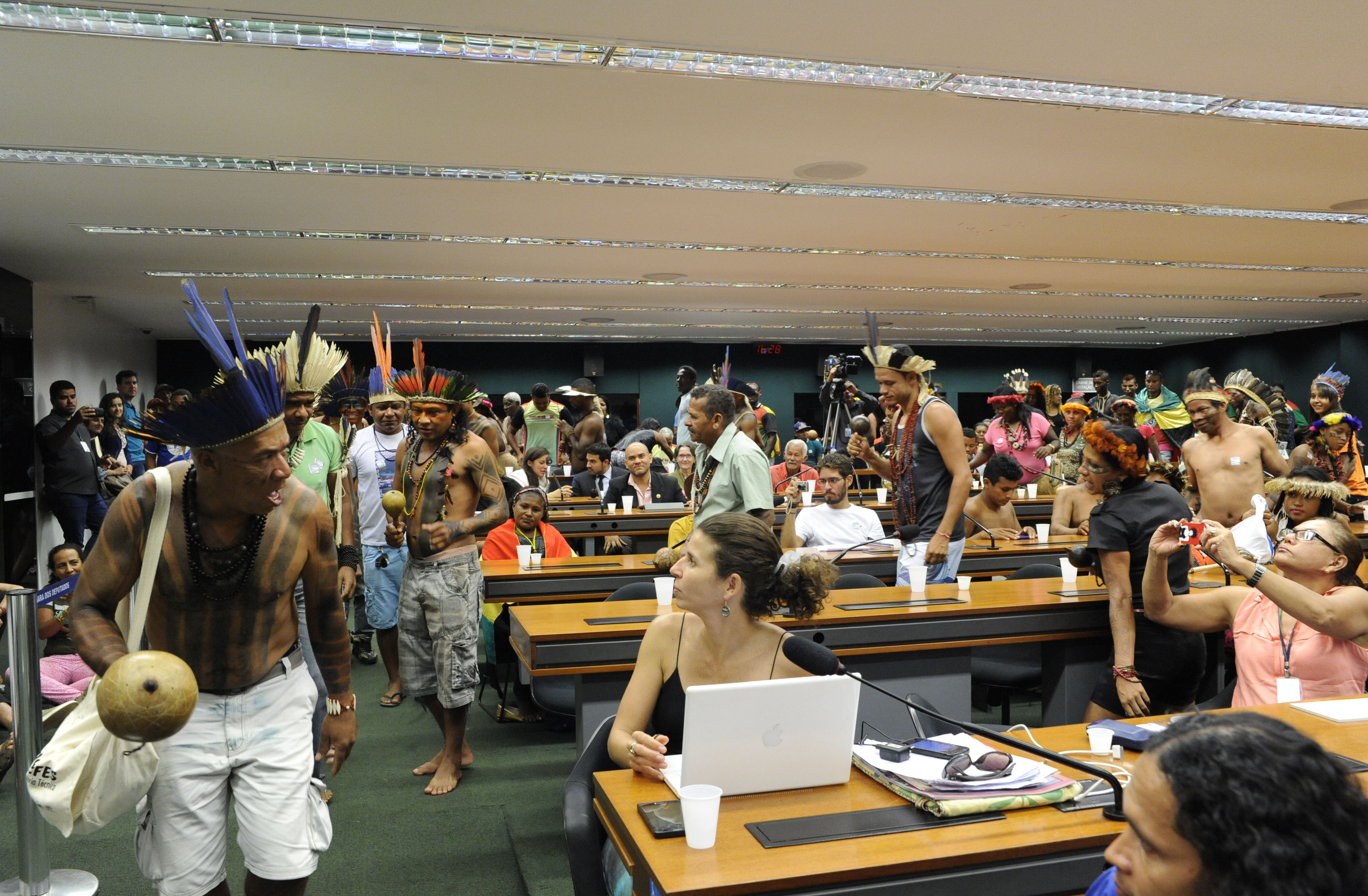 Índios tomam conta de uma das comissões da Câmara: pauta de reivindicações. | Luis Macedo / Câmara dos Deputados