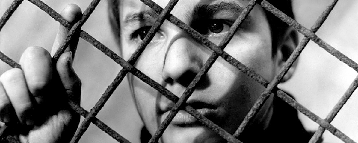 Jean Pierre Léaud em cena de “Os Incompreendidos” (1959), um dos clássicos do diretor francês. | Divulgação