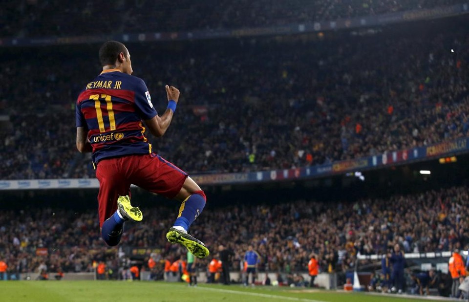 Neymar balançou as redes quatro vezes na partida contra o Rayo Vallencano neste sábado (17) | ALBERT GEA/REUTERS