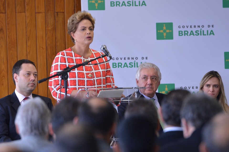 Presidente Dilma durante evento em que sancionou a lei que beneficia pequenos empreendedores. | Antonio Cruz/Agência Brasil
