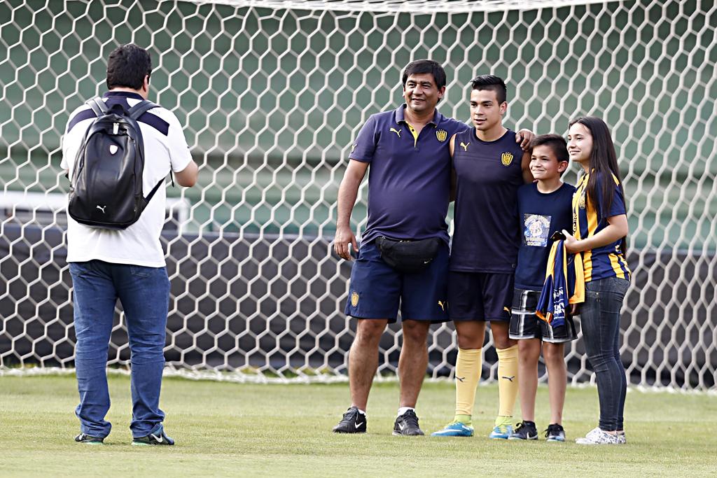 Clima descontraído marcou o último treino dos paraguaios antes do jogo | Albari Rosa/Gazeta do Povo