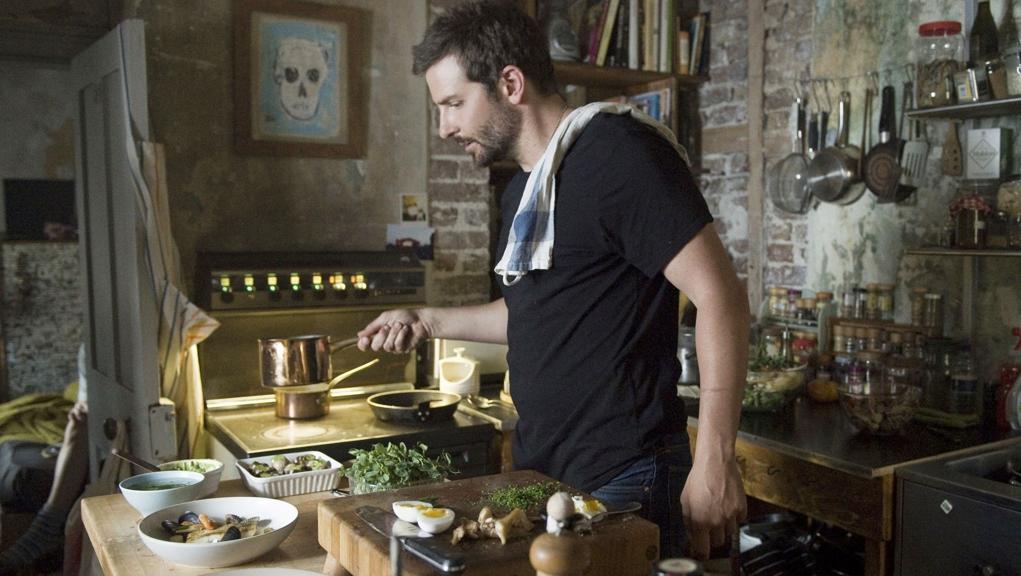 Bradley Cooper em cena de “Pegando Fogo”. | Divulgação
