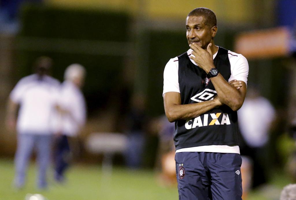 Para Cristóvão, se o Atlético tivesse feito um bom primeiro tempo contra o Luqueño teria passado de fase. | JORGE ADORNO/REUTERS