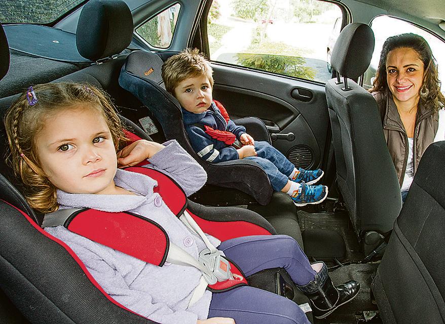 Renata Telles percebeu que precisava de um modelo maior já na primeira gravidez. A Lorena, hoje com 3 anos, veio em 2012, e depois o Enzo, atualmente com 2 anos. | Hugo Harada/Gazeta do Povo