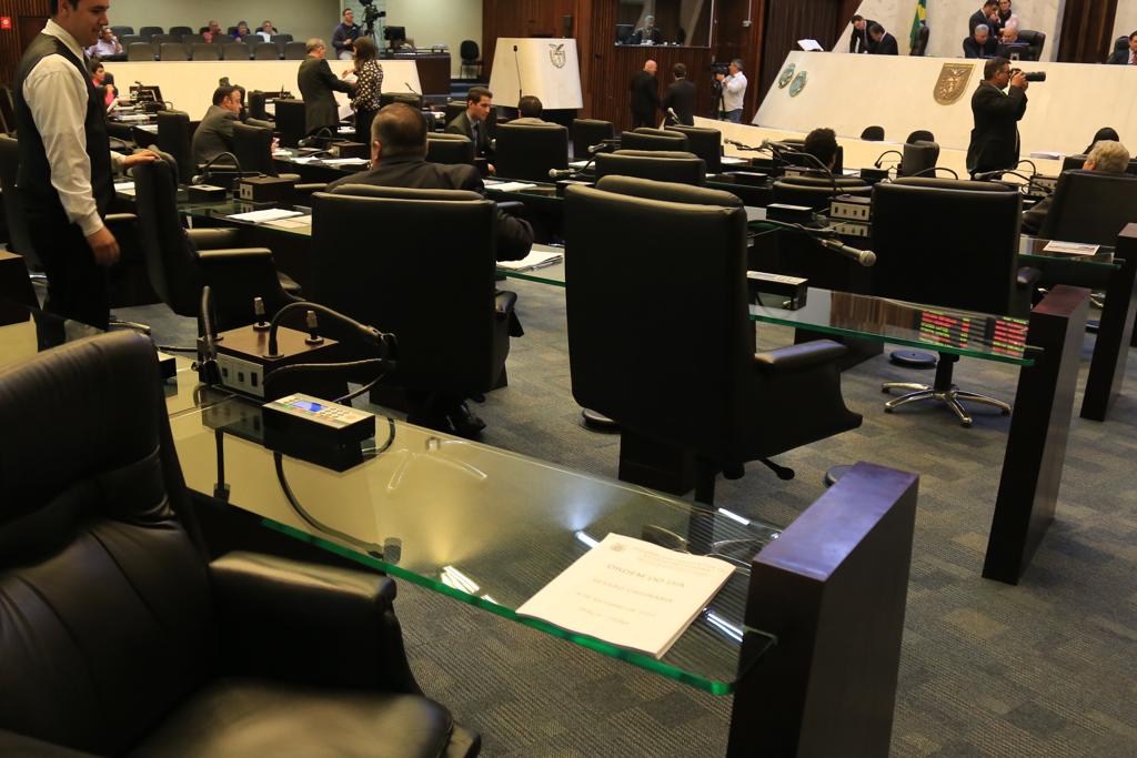 Nesta quarta (14), os trabalhos estarão suspensos para que os parlamentares possam ir a Brasília acompanhar a votação de uma PEC que amplia os poderes dos legislativos estaduais. | Ivonaldo Alexandre/Gazeta do Povo