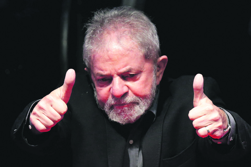 Lula teria tratado da compra de 28 navios-sonda, negócio que envolveu US$ 22 bilhões. | Ueslei Marcelino/Reuters