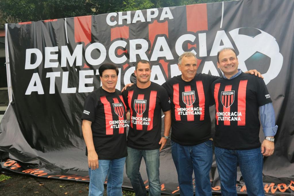 Nadim Andraus e Farinhaki, os dois ao centro, são os principais nomes da chapa “Democracia Atleticana” | Pedro Serapio/Gazeta do Povo