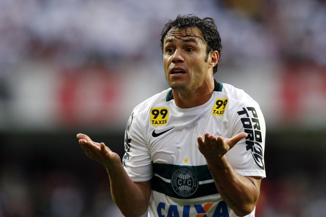 Kléber Gladiador reclama na derrota do Coritiba para o São Paulo. | Albari Rosa/Gazeta do Povo