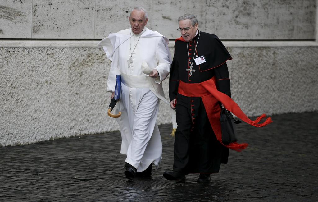 Papa Francisco ao lado do cardinal espanhol Martinez Sistach . | Max Rossi/Reuters