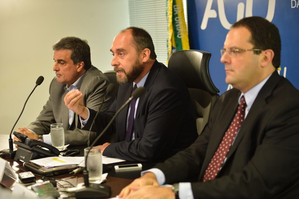 “É uma decisão [a troca de relator] grave, difícil. Mas a conduta foi grave. O tribunal pode entender que não há impedimento. Essa decisão não é definitiva e pode ser reapresentada nas instâncias judiciais”, afirmou Adams. | Antonio Cruz/ Agência Brasil