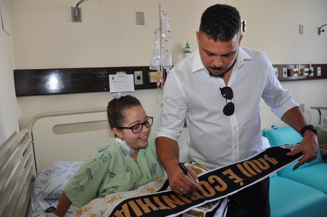 Até Ronaldo veio ver Fabiele no hospital. A primeira vez foi oficialmente... | Divulgação