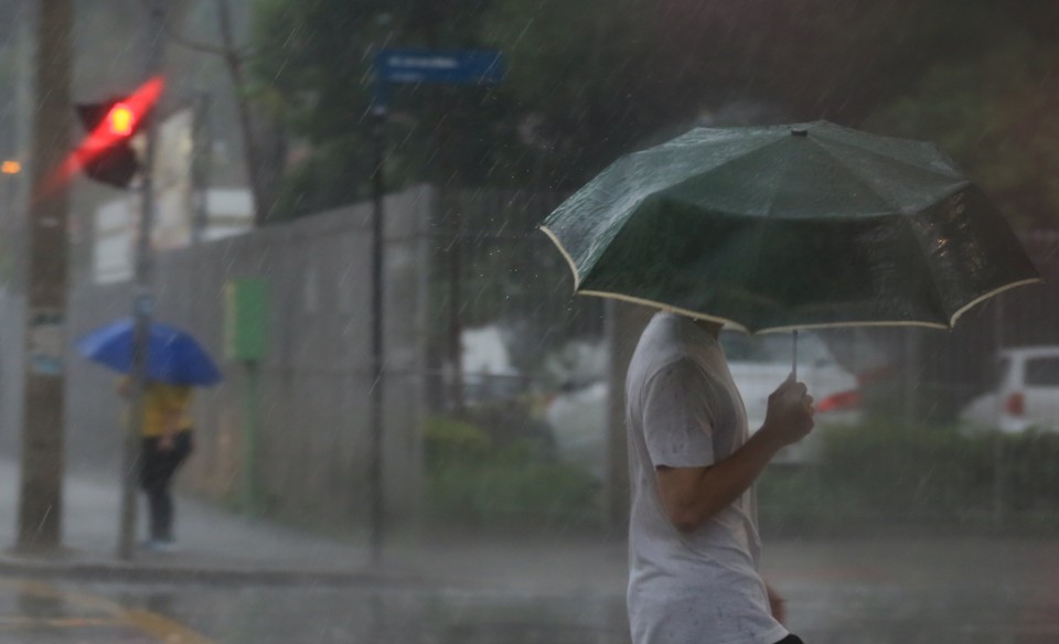 Tempo instável faz Defesa Civil manter alerta sobre chuvas fortes no Paraná | Ivonaldo Alexandre/Gazeta do Povo