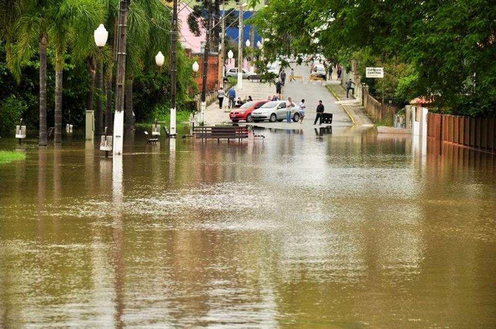 Ruas de Rio Negro estão interditadas. | Everton Lisboa/Portal Click Riomafra