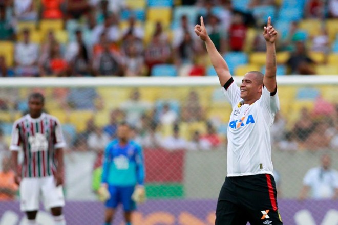 O atacante Walter comemora o gol marcado contra o Fluminense, no Maracanã, encerrando jejum de 45 dias sem bola na rede. | Roberto Filho/Eleven/Folhapress