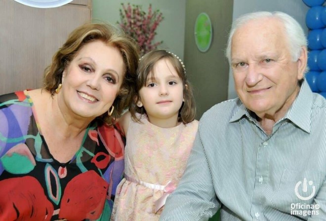 Wilza a neta Laura Genta e o marido Nereu Genta. | Arquivo da família
