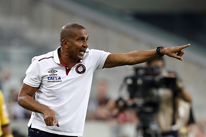Substituto do demitido Milton Mendes, Cristóvão Borges, 50º treinador da Era Petraglia, estreou no comando do Atlético depois de pouco mais de dez dias apenas treinando a equipe. Teve trabalho à beira do gramado. | Albari Rosa/Gazeta do Povo
