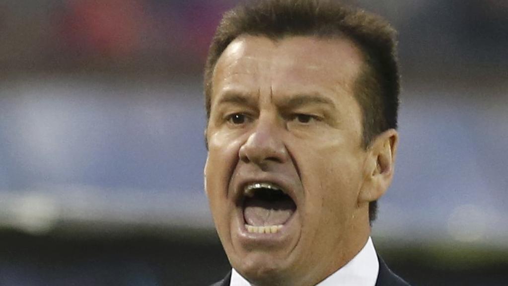 Brasil de Dunga perdeu par ao Chile na estreia das Eliminatórias | Reuters