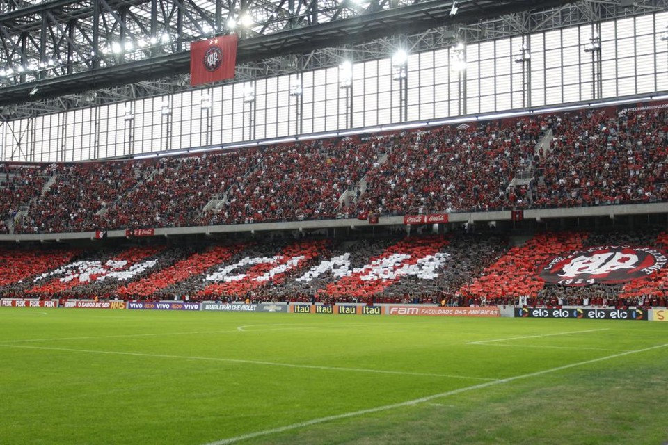 Mosaico do Atlético no último Atletiba na Arena: torcida está arrecadando dinheiro  na internet. | Daniel Castellano/Gazeta do Povo