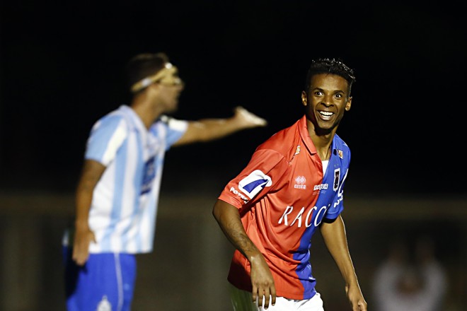 Paraná fechou o placar de 3 a 0 com gol de Henrique aos 47 minutos. | Foto: Albari Rosa/Gazeta do Povo