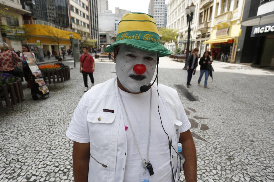 Carlos Teles trabalha na Rua XV há 28 anos. | Henry Milleo/Gazeta do Povo