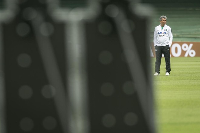 O técnico Ney Franco espera que a “ rodagem” dos jogadores mais veteranos ajude na recuperação do Coritiba. | Marcelo Andrade/Gazeta do Povo