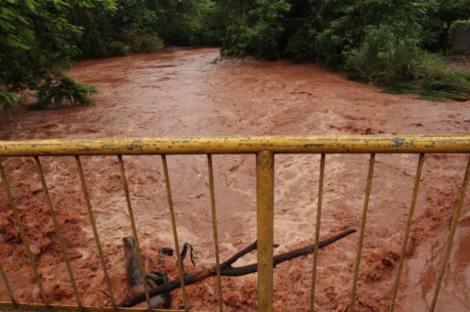 O Rio Jataizinho chegou a subir 2,5 metros do nível normal | Roberto Custódio /
JL