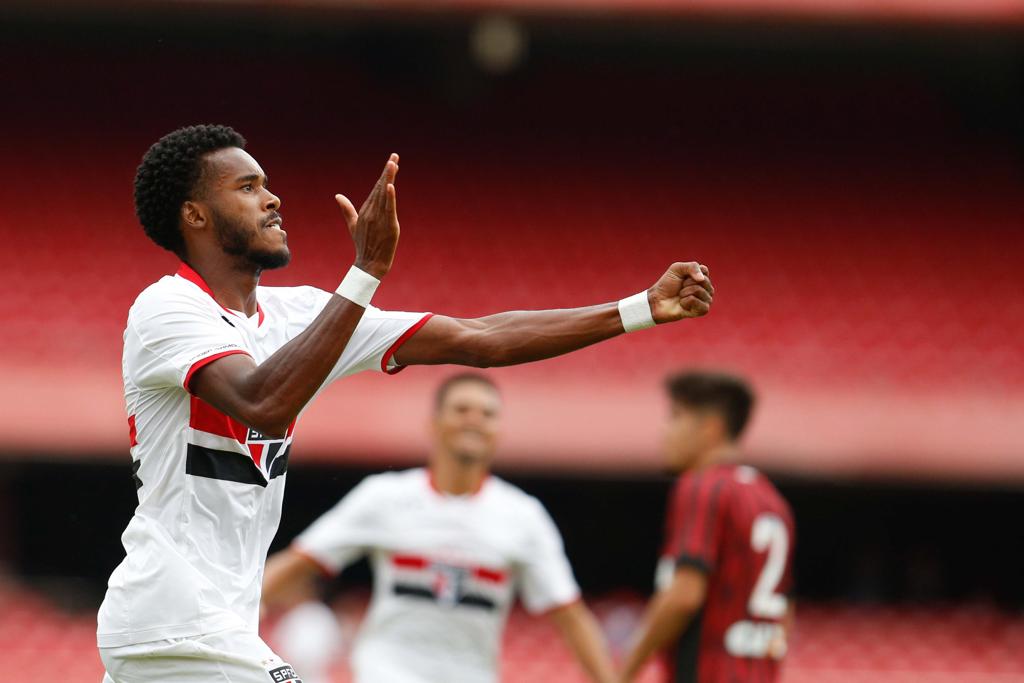 Joanderson marcou o primeiro gol do São Paulo contra o Atlético. | Anderson Gores/Folhapress