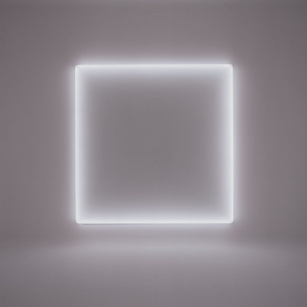 Obra de Doug Wheeler usa luz e formas para causar efeito de névoa.