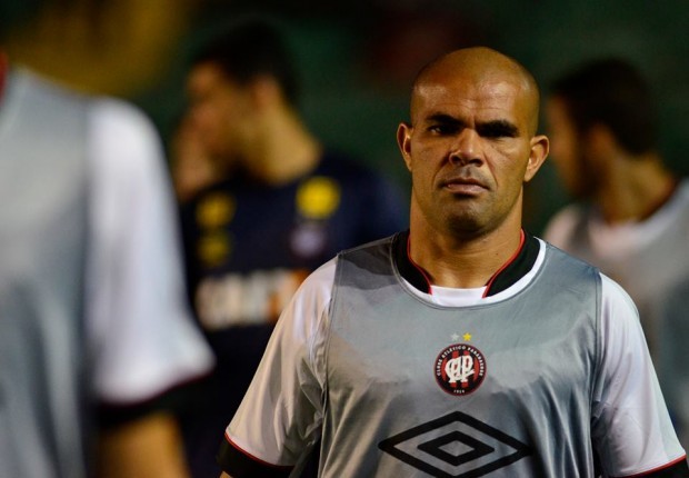 Torcida lançou a hashtag #ChanceParaAlessandro para o veterano jogar pelo Atlético. | Atlético Paranaense