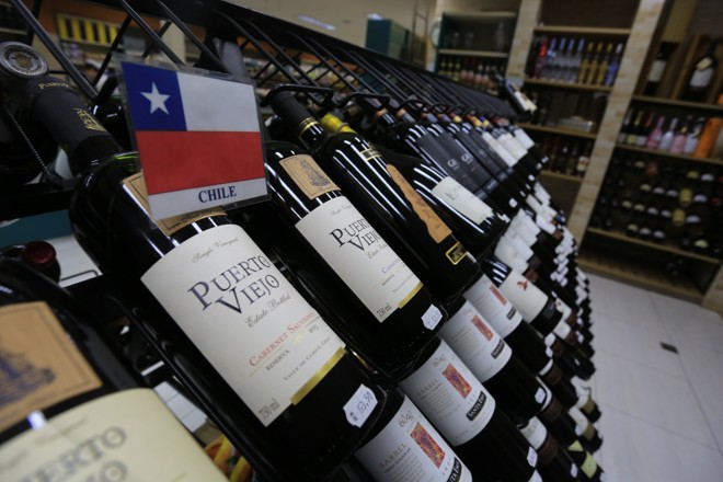 As bebidas alcoólicas, fora cerveja, subiram 9,98% até outubro. Além do câmbio, pesou a alta nos tributos neste ano. | Ivonaldo Alexandre/Gazeta do Povo