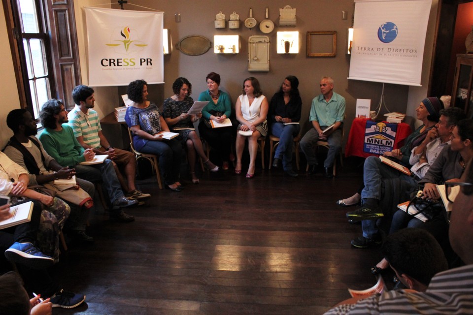 A Frente Mobiliza Curitiba, composta de várias entidades, se reuniu ontem à noite para avaliar o processo de discussão do Plano Diretor da capital. | Téo Travagin/Divulgação/Mobiliza Curitiba