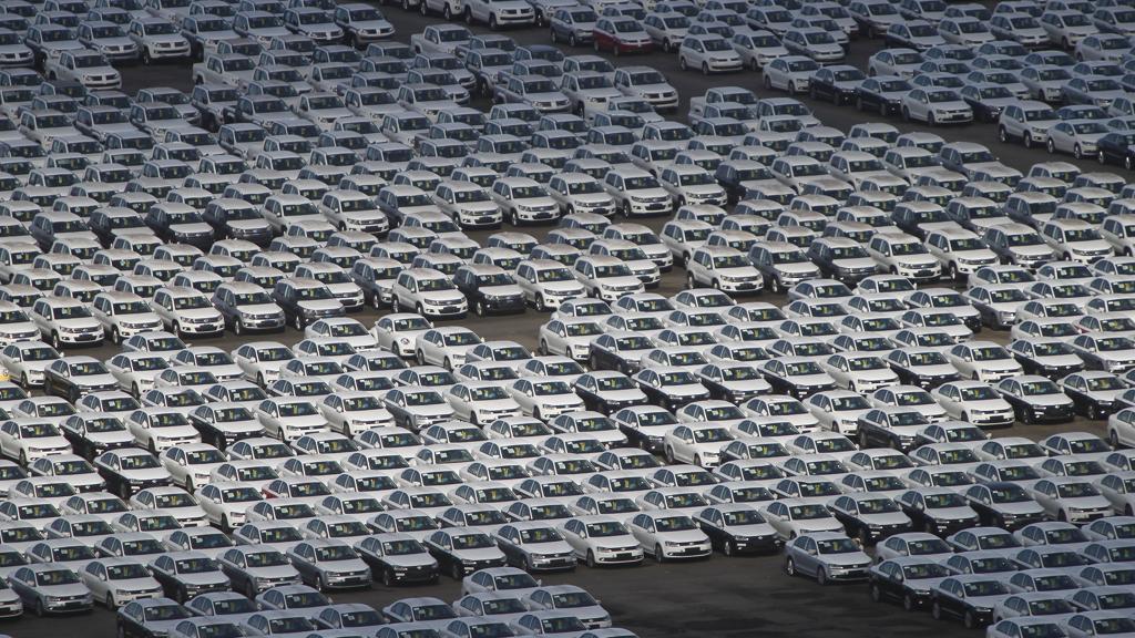 Pátio de automóveis no Porto de Paranaguá: setor automotivo deve ser beneficiado por nova postura do governo argentino. | Jonathan Campos/Gazeta do Povo