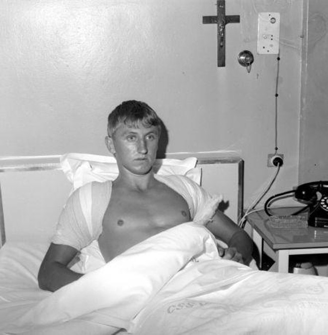 Em 1967, Krüger se recuperando de uma fratura no ombro durante confronto ocom o São Paulo de Londrina. |