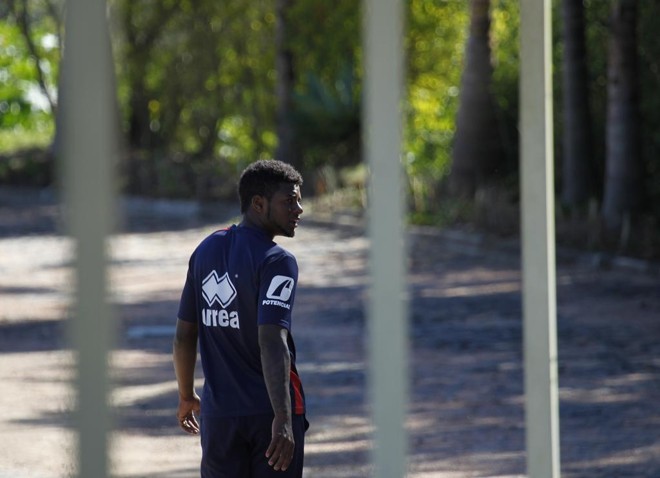 Lateral Rafael Carioca deve acertar em breve com a Ponte Preta. | Jonathan Campos/Gazeta do Povo