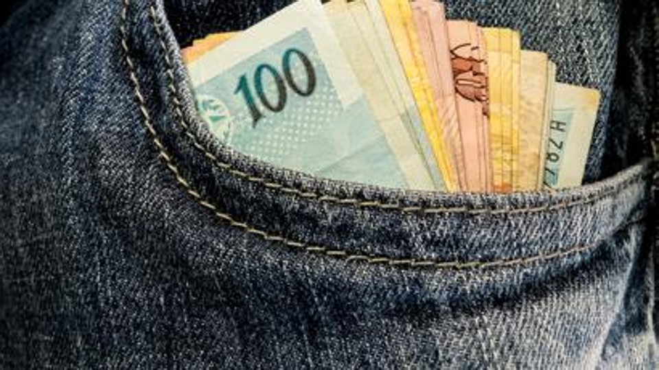 Juros crescentes do cartão de crédito e do cheque especial são os vilões do endividamento. | Rafael Neddermeyer/Fotos Públicas