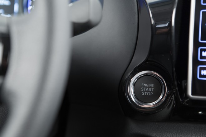 Botão Push Start facilita a operação de ligar e desligar o veículo. | Malagrine/Toyota