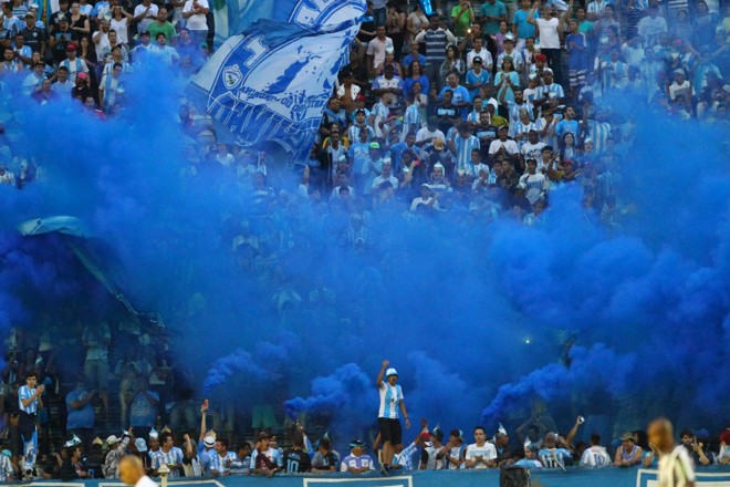 Torcida do Londrina fez a festa no Café com a classificação à final. | Gilberto Abelha