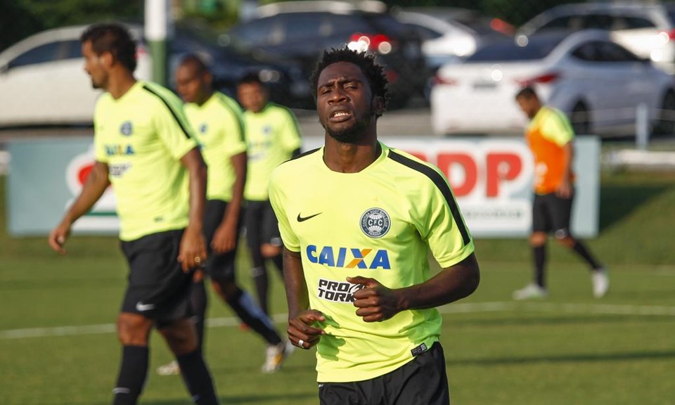 Negueba, melhor em campo contra o Timão, ouviu conselhos de Pachequinhos antes do jogo | Daniel Castellano/Gazeta do Povo