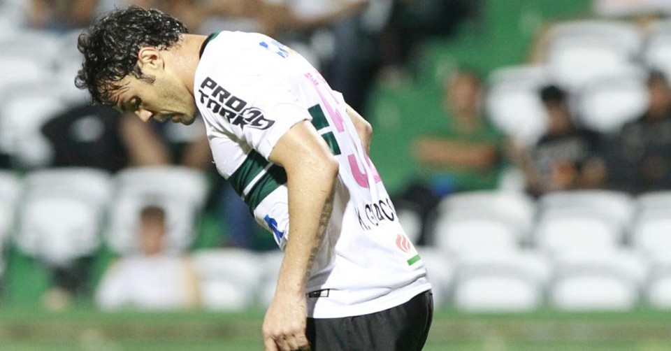 Kléber foi vaiado pela torcida após empate com Figueirense. | Daniel Castellano/Gazeta do Povo