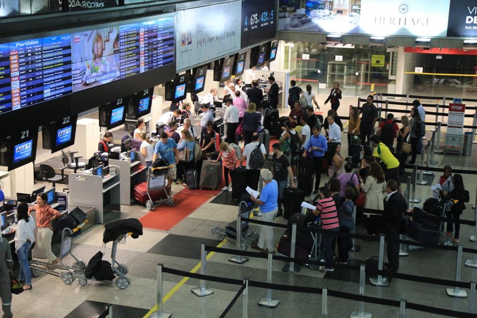 Maioria  das companhias aéreas deve manter os descontos até dezembro, quando começa a alta temporada | Ivonaldo Alexandre/Gazeta do Povo