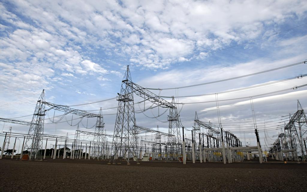 Linhão: Itaipu diz que variação cambial, compra de insumos no Brasil, tempo da obra e tipo de solo explicam a diferença de preços. | Christian Rizzi/Gazeta do Povo/Arquivo