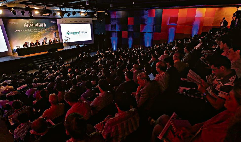 Com 400 participantes, terceira edição de evento que debate o agronegócio sob a perspectiva sul-americana mostra interferência de novos fatores no mercado dos grãos e das carnes. | Jonathan Campos/Gazeta do Povo