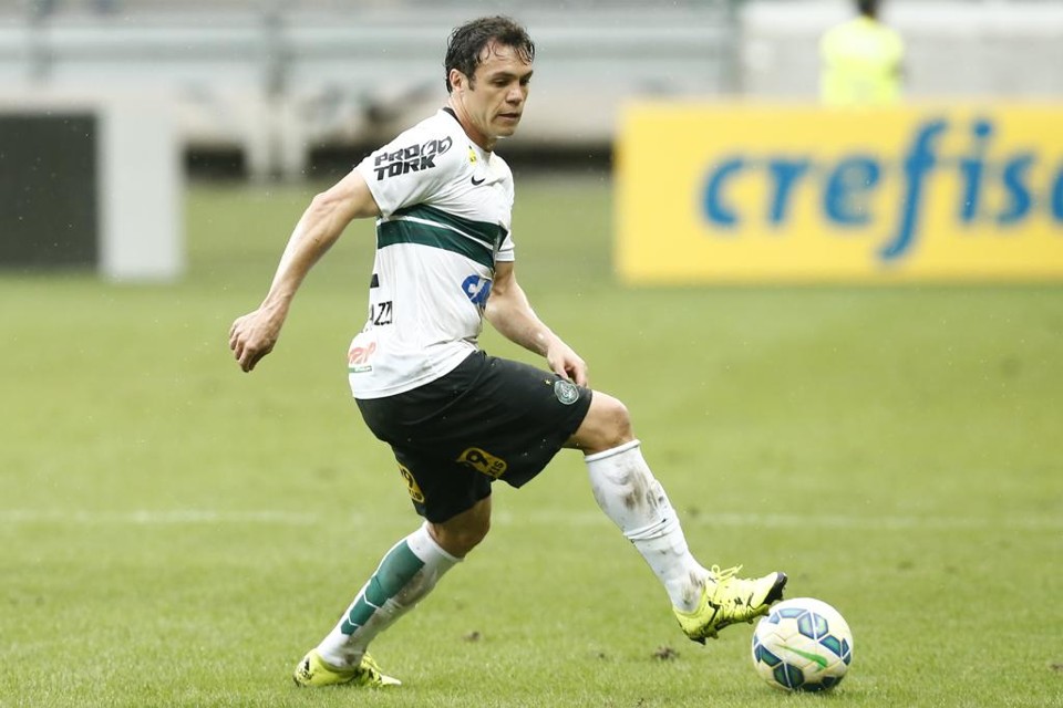 Kléber formou o ataque ao lado de Henrique Almeida contra o Palmeiras. | Hugo Harada/Gazeta do Povo