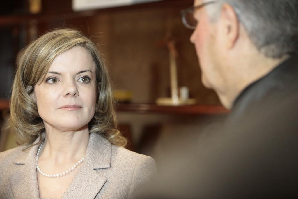 A votação dividiu os senadores paranaenses. Alvaro Dias (PSDB) não estava na sessão. Investigada na Lava Jato, a senadora Gleisi Hoffmann (PT) votou para que Delcídio fosse solto, Requião optou pela prisão do líder do governo. | CESAR MACHADO/Gazeta do Povo