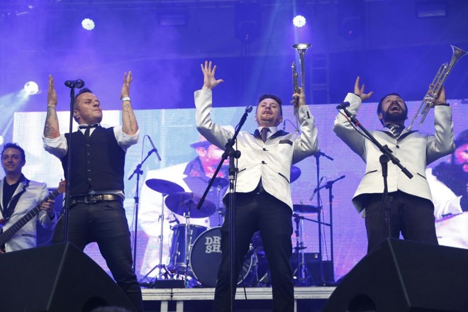 Big Time Orchestra animou a tarde fria do último dia de Corrente Cultural na Boca Maldita. | Henry Milléo/Gazeta do Povo