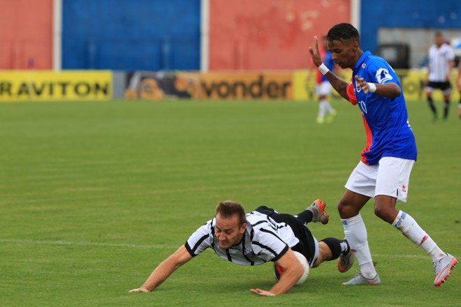 Paraná e Bragantino, pela 37ª rodada da Série B do Brasileiro | Ivonaldo Alexandre/Gazeta do Povo